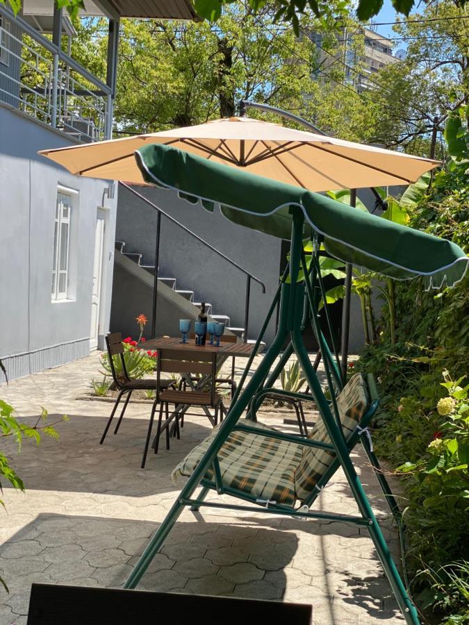 Гостевой Дом «Green Garden» Sukhumi Exteriör bild